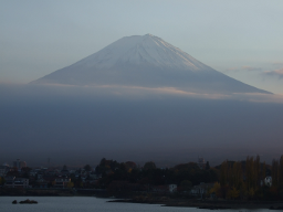 [写真: 河口湖大橋から眺める富士山 1]